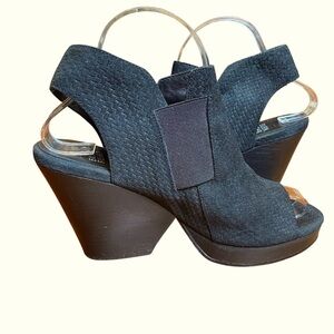 Eileen Fisher black Basket Weave peep toe Wedge Sandals size-7